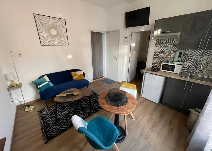 2- Quartier Historique Aux Pieds Des Falaises Apartment *