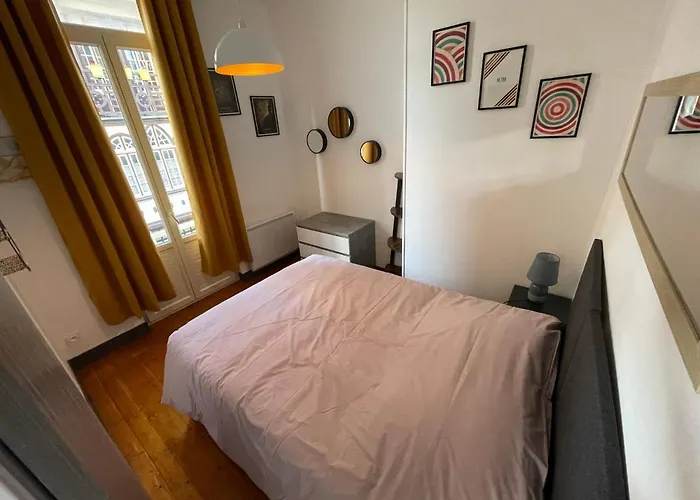 2- Quartier Historique Aux Pieds Des Falaises Apartment